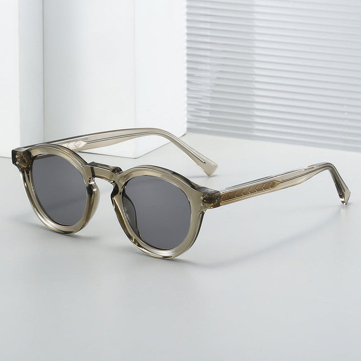 Fashionable women's round sunglasses, a vintage-inspired accessory with essential UV400 sun protection.