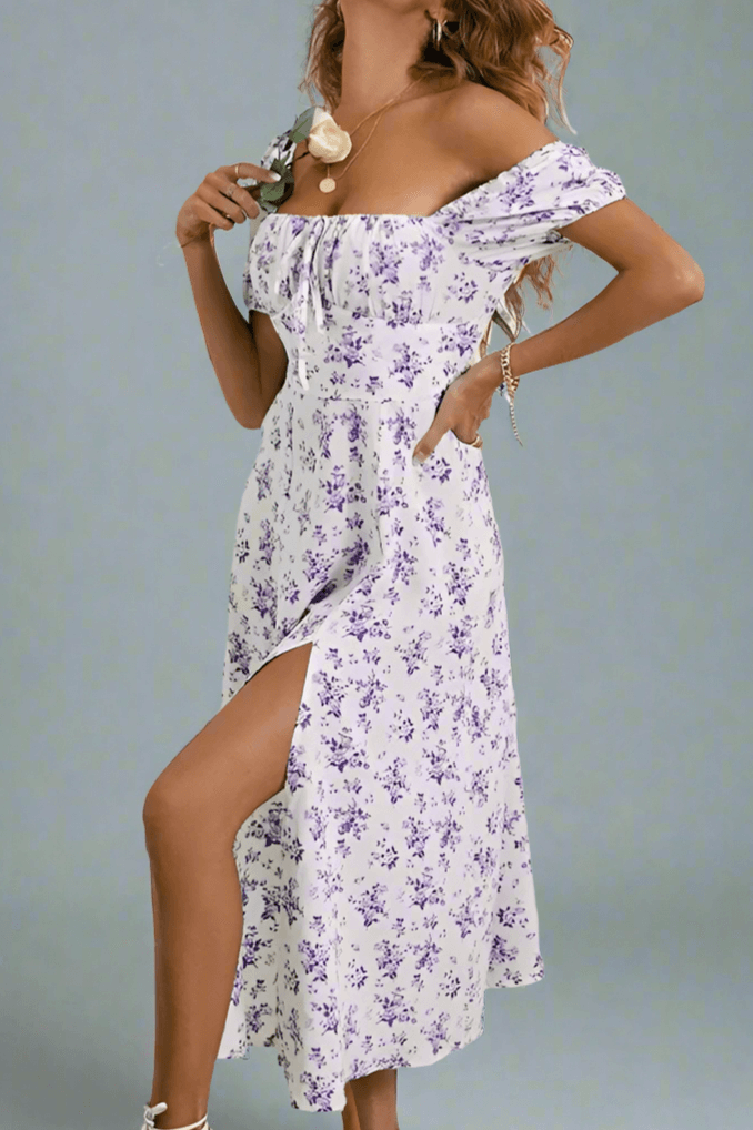 Stylish women's short dress with a beautiful floral print, offering an elegant and chic look for spring and summer.