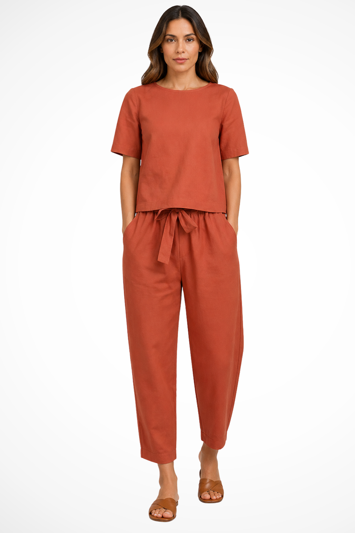 Versatile women's matching set: short sleeve crop top & tapered trousers. Ideal for chic casual wear & summer fashion.