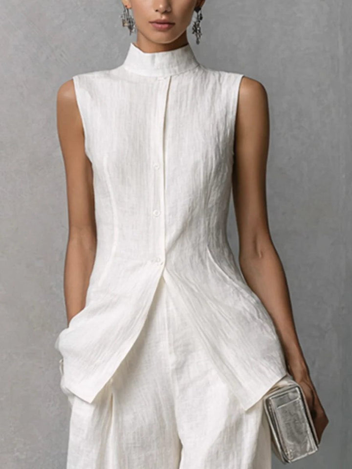 Modern women's sleeveless wide-leg pant set. A versatile and comfortable matching outfit for any occasion.