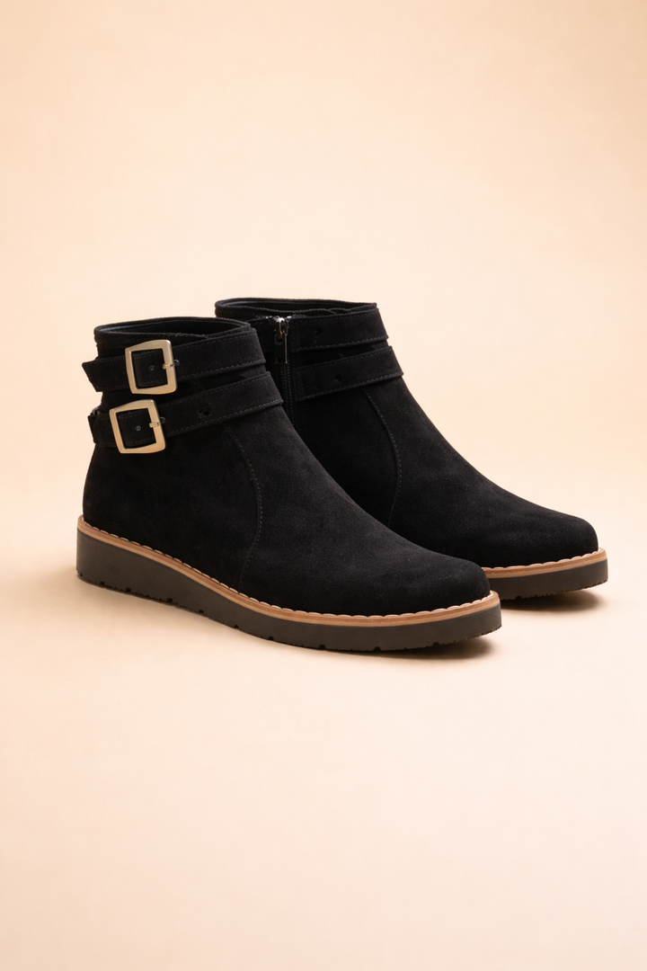 Chic women's structured ankle boots featuring stylish double buckles, perfect for versatile fall & winter fashion.