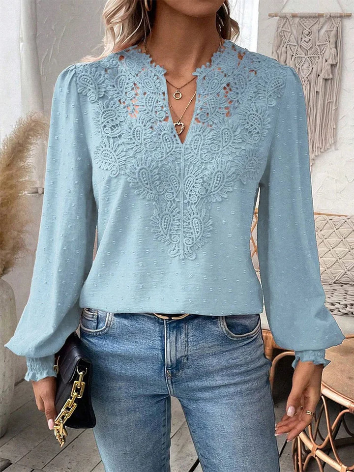 Versatile women's blouse, lightweight & chic, ideal for summer, easily transitions from casual to elegant.
