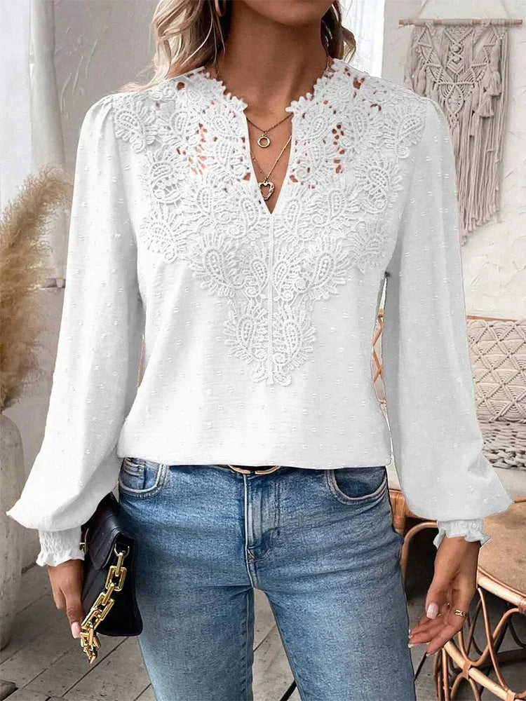 Stylish women's lightweight summer blouse, chic and versatile, ideal casual or elegant top for warm days.