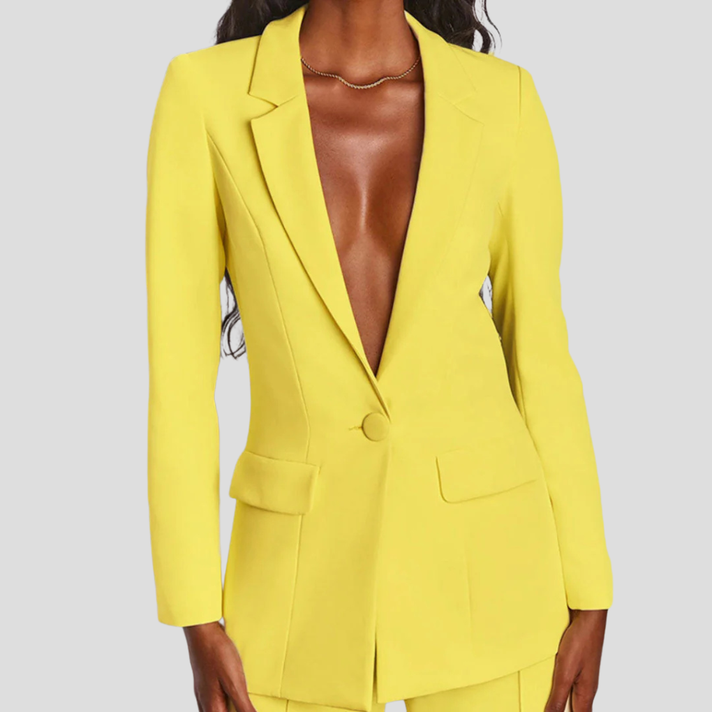 Elegant women's trouser suit, perfect for professional settings and chic fashion.