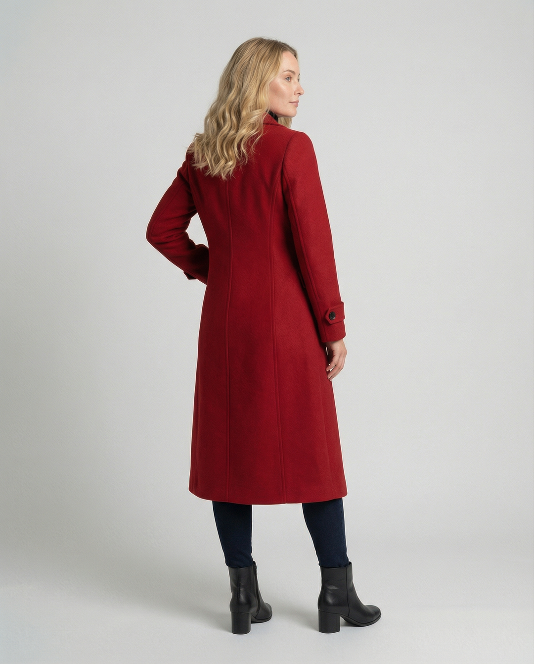 Elegant women's textured jacket featuring a double front and practical patch pockets for sophisticated style.