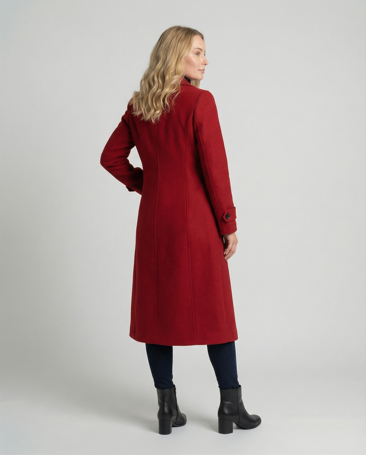 Elegant women's textured jacket featuring a double front and practical patch pockets for sophisticated style.