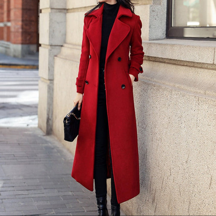 Stylish women's outerwear: textured jacket with a modern double front design and functional patch pockets.