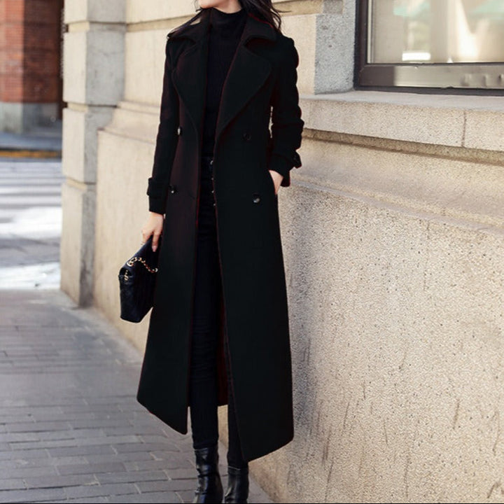 Elegant women's textured jacket with a chic double front and convenient patch pockets, perfect for any season.