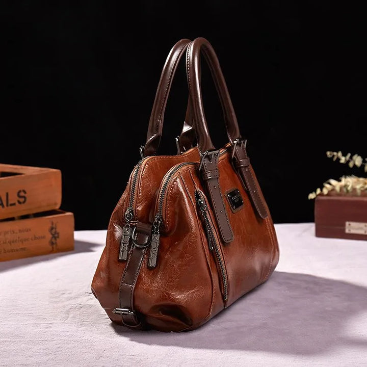 Stylish women's leather handbag, perfect fashion accessory for everyday.