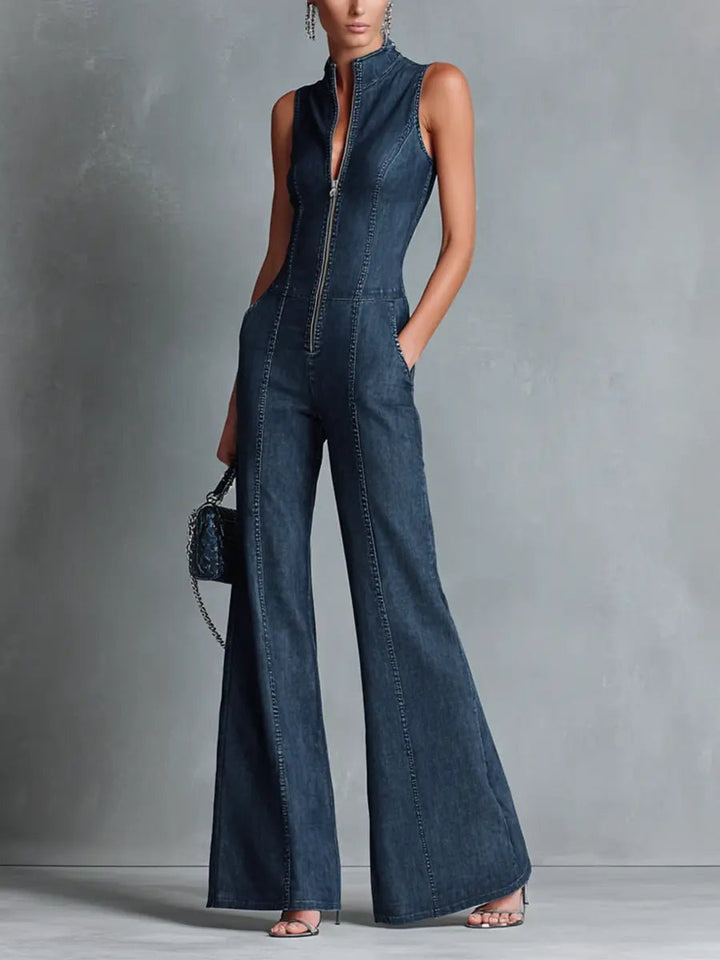 Chic women's wide-leg jumpsuit, sleeveless, in a versatile fabric for effortless modern style. Perfect for smart casual.