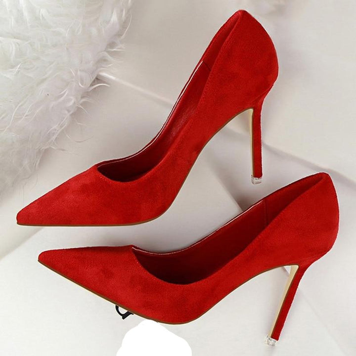 Elegant women's classic pumps. Stylish high heels in a timeless design, ideal for formal wear and fashion-forward looks.