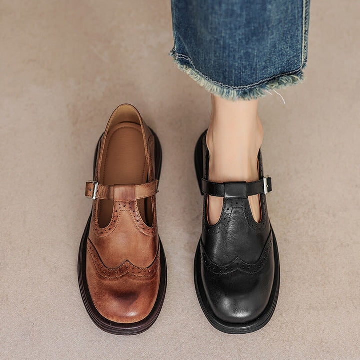 Women's everyday black leather Mary Jane shoes, round toe & classic vintage style.