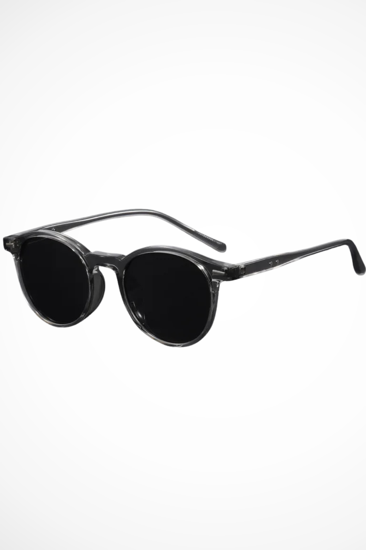Sleek men's classic round sunglasses, embodying retro fashion and timeless appeal.