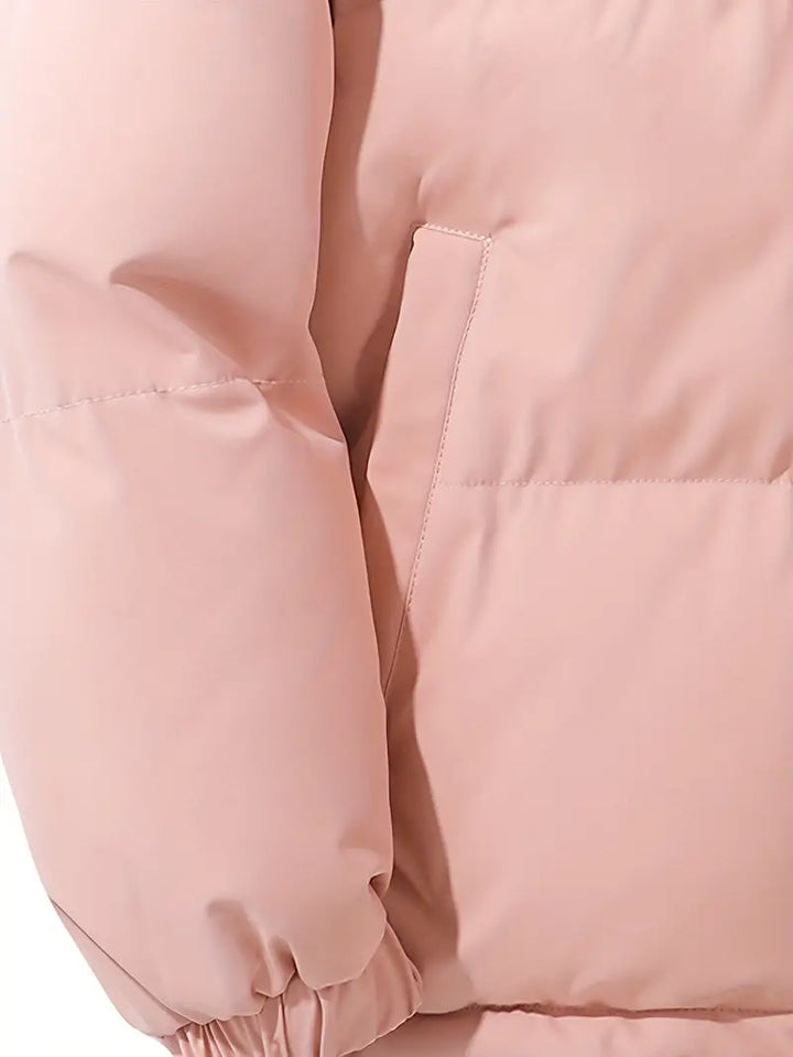 Warm & comfortable men's jacket with a classic hood for everyday use.