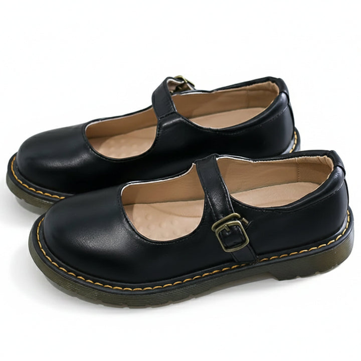Classic retro women's flat shoes for leisure comfort. Slip-on design, versatile everyday fashion.