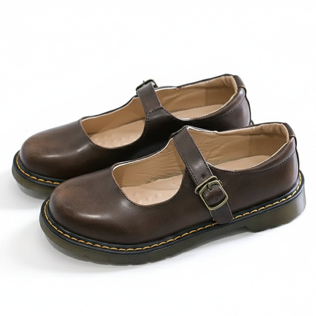 Stylish women's retro slip-on flats. Versatile round-toe casual shoes, perfect for everyday fashion and comfort.