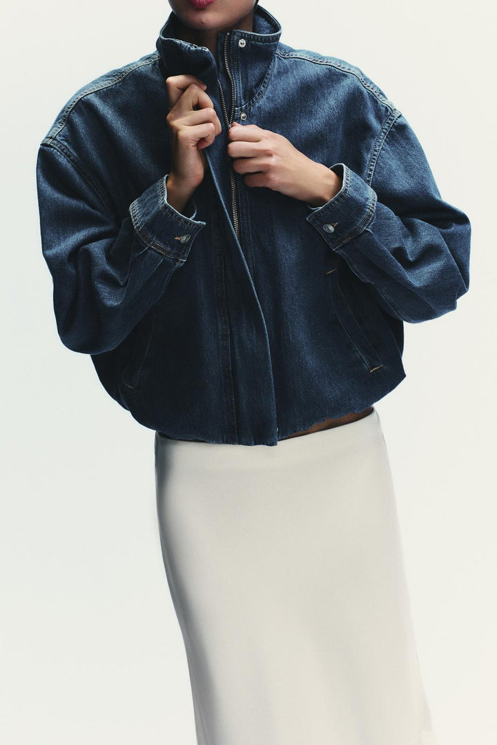 Chic women's denim jacket in vintage style, perfect for casual everyday wear.