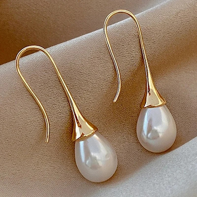 Classic white pearl earrings for women, timeless and elegant jewelry, perfect for any occasion or a thoughtful gift.