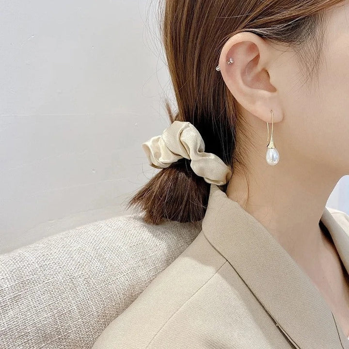 Timeless women's pearl earrings, elegant classic jewelry featuring white pearls, ideal as a gift accessory.