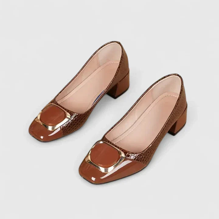 Chic women's loafers with a comfortable block heel, featuring a timeless slip-on design for any occasion.
