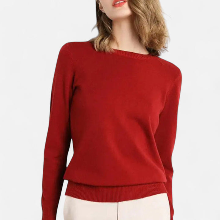 Elegant women's knitwear featuring a classic round neck for a sophisticated look.