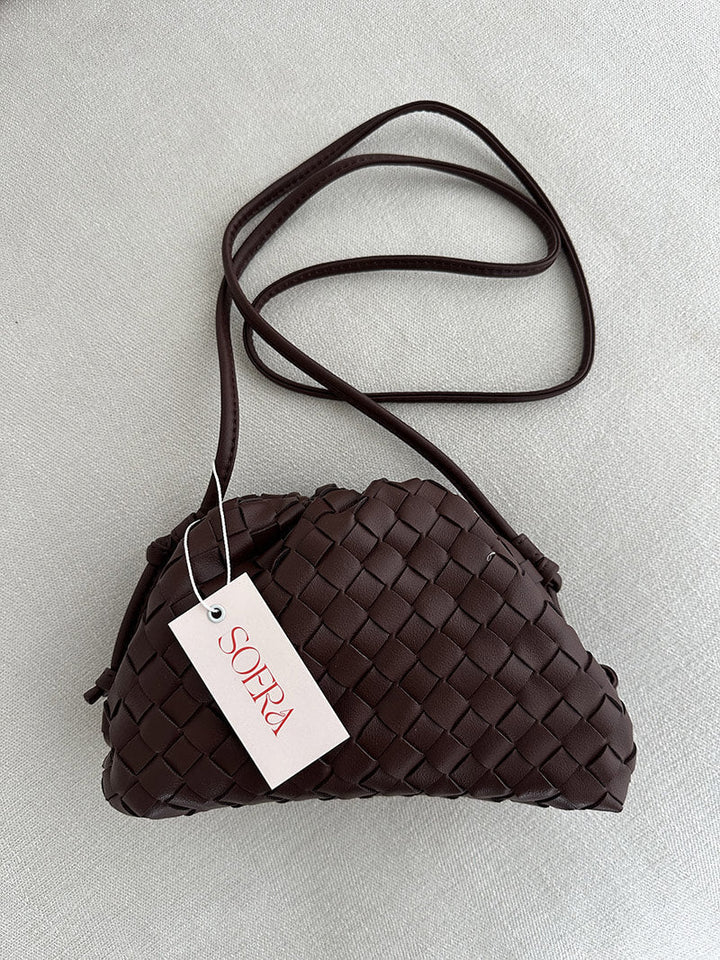 Women's elegant shoulder bag, featuring a handcrafted-look woven design, a must-have for ladies' fashion.