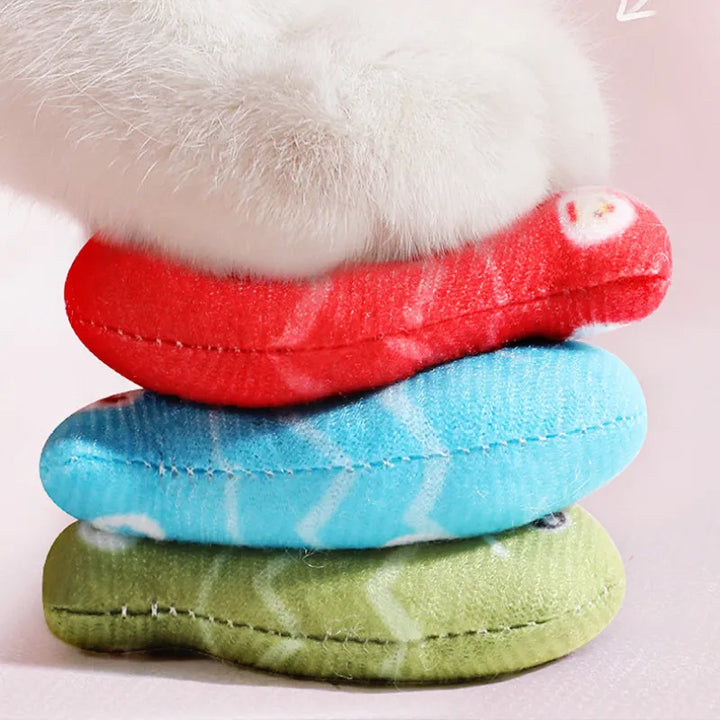 Chewable, interactive fish cat toys for all felines, promoting dental health & joyful pet play.