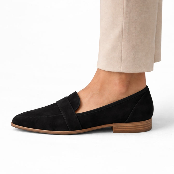 Chic women's loafers, easy slip-on style for comfortable everyday elegance & office.