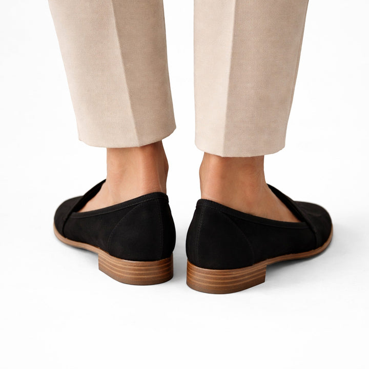 Stylish women's slip-on loafers, offering comfort and versatility for any occasion.
