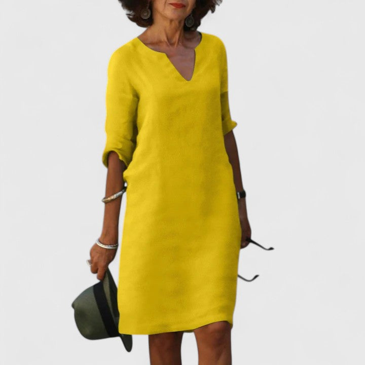Chic women's V-neck dress, comfortable and easy to care for. Versatile for effortless summer fashion.