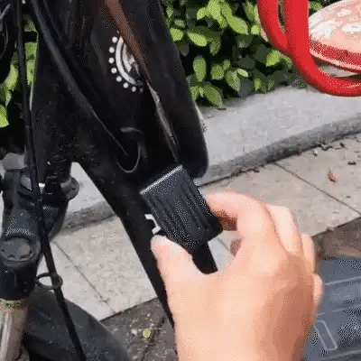 Secure your bike: magnetic GPS tracker, no monthly fees. Essential anti-theft cycling accessory.