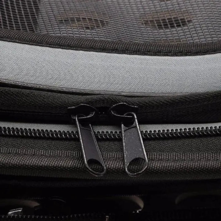 Breathable feline travel bag, keeping your pet cool and relaxed.