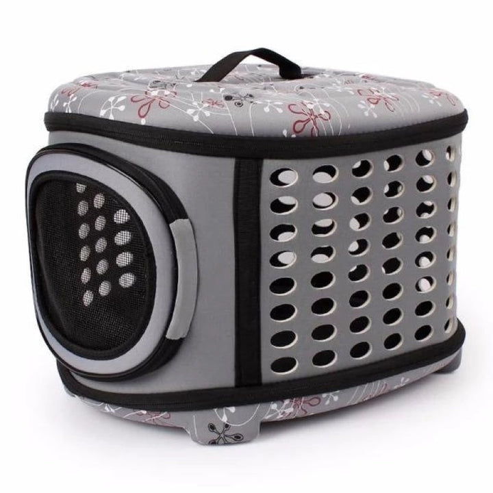 Lightweight cat carrier, easy to carry and provides a cool environment.