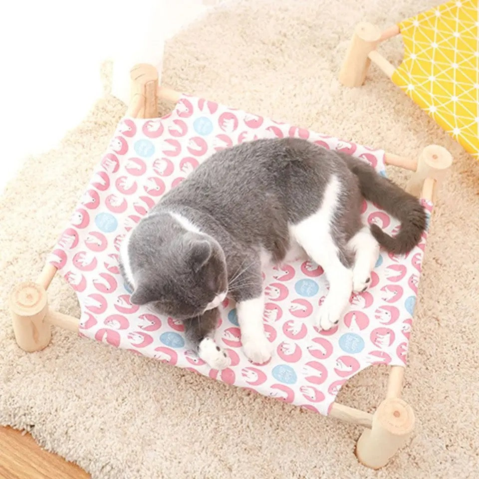 Breathable mesh cooling cat hammock, perfect summer bed for your pet.
