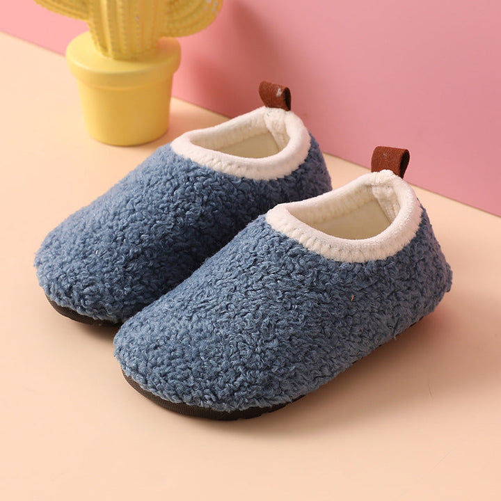 Adorable non-slip indoor footwear for boys, ensuring secure and cozy steps.