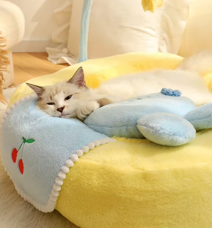 Adorable duck pet bed offering a soft and secure cat relaxation spot. Essential cat supplies for cozy comfort.