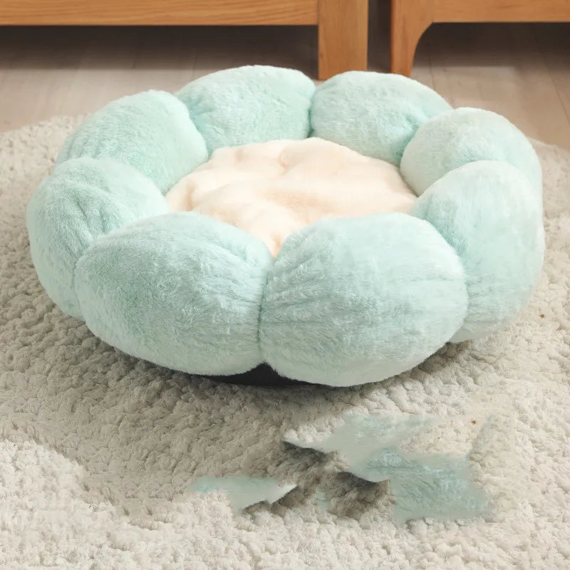 Soft flower pet bed, a cozy basket-style cat bed for deep relaxation & comfort. Perfect cat supplies.