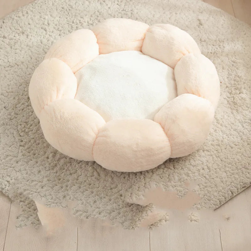 Luxurious flower cat bed, a plush & soft pet bed for ultimate feline relaxation. Cozy cat accessory.