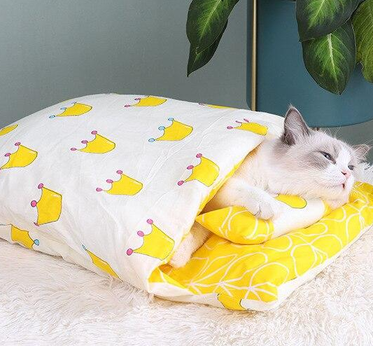 Enclosed warm cat sleeping bag pet bed, perfect for snuggling and providing a secure, cozy space.