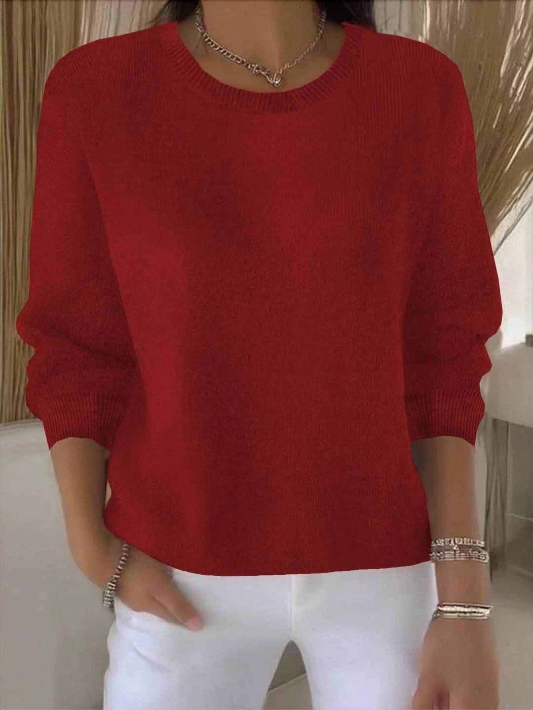 Comfortable women's knitwear: a chic, versatile long sleeve sweater for everyday elegance.