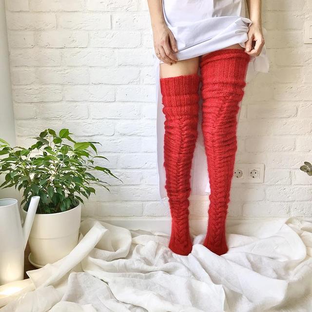 Women's cozy knit socks reaching the thigh, ideal for cold weather