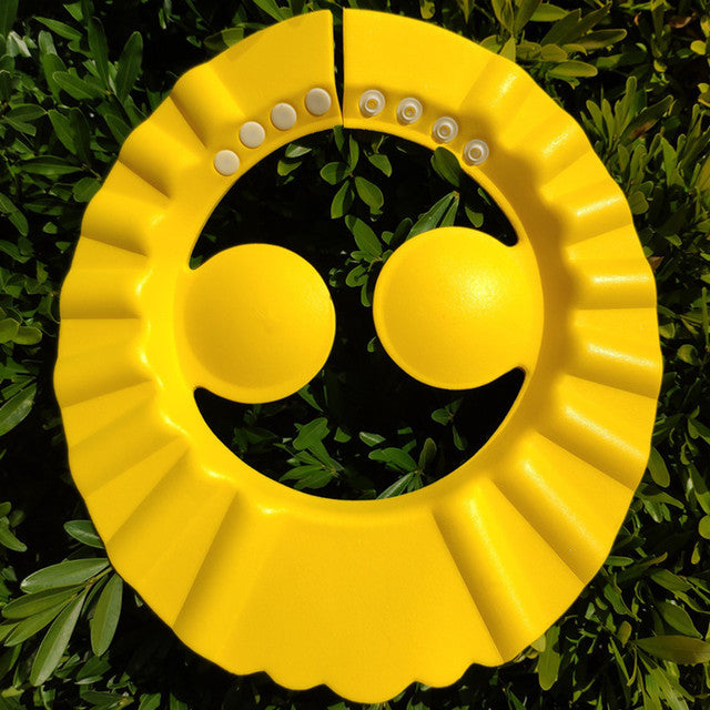 Protect your little one's eyes and ears with this comfortable and adjustable baby bath hat.