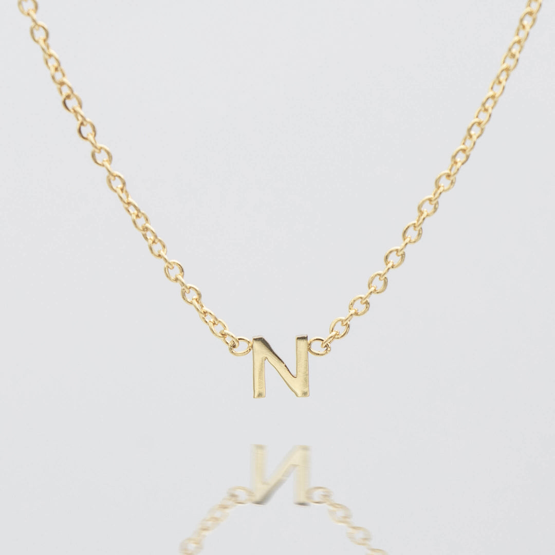 Silver custom letter dainty pendant necklace.