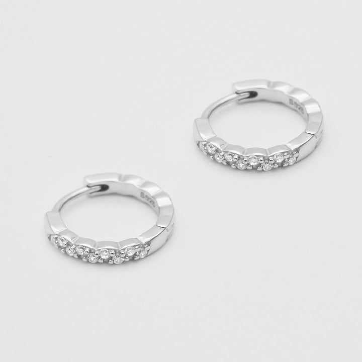 Pair of classic dainty huggie hoop earrings, available in gold and silver plating. Ideal jewelry gift.