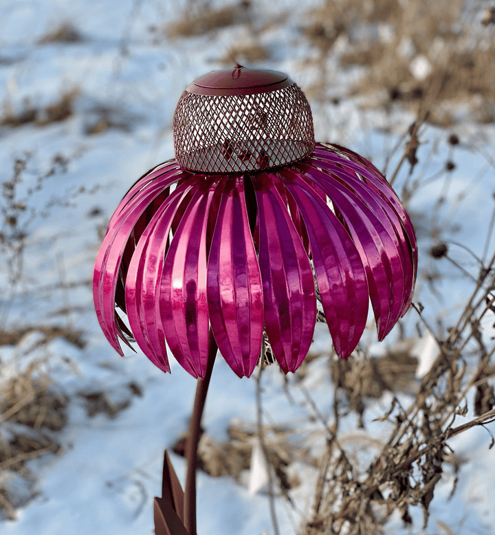 Add charm to your garden with this decorative metal flower bird feeder.