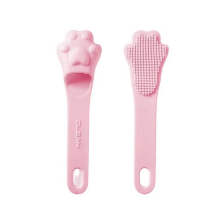 Canine paw tongue scraper for effective plaque removal, promoting fresh breath and excellent dog dental hygiene.