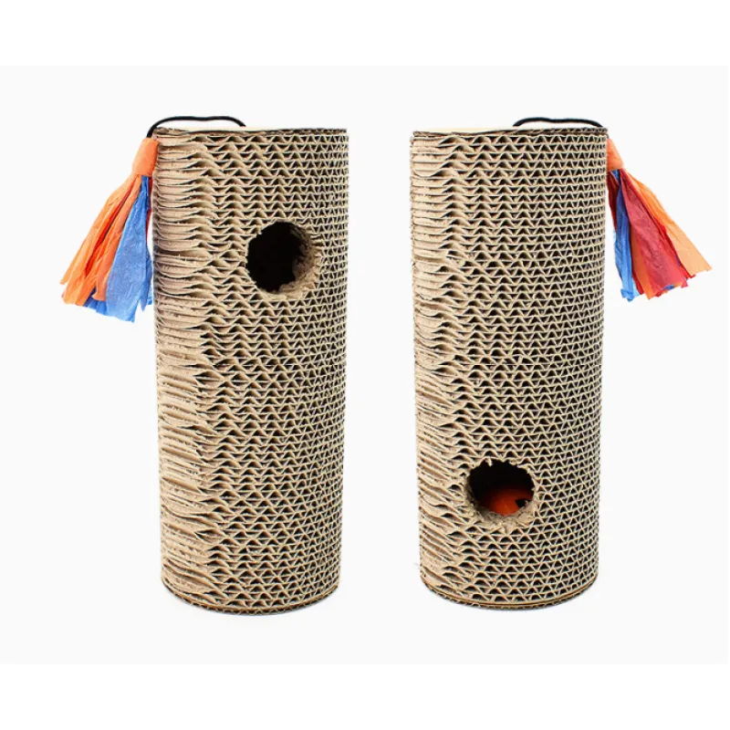 Scratching roll for cats: durable cardboard construction with fringes and an inner hole, ideal for healthy claws & fun.