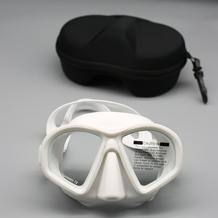This diving mask is ideal dive equipment for both beginners and experts.