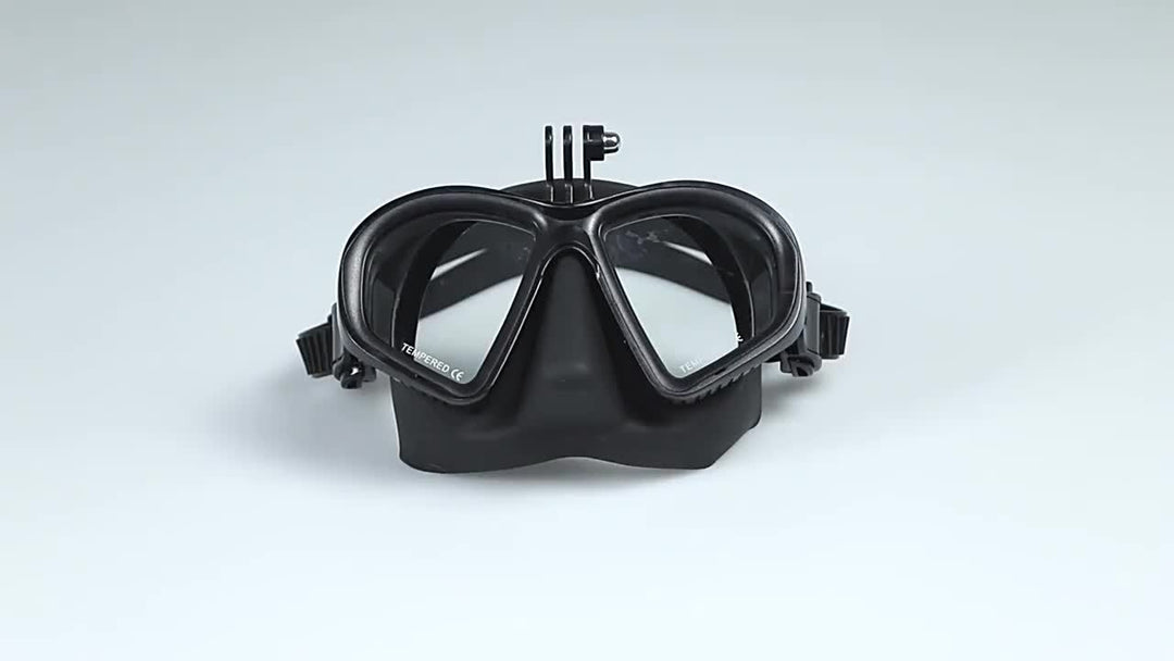Complete dive set includes a durable tempered glass mask with a protective case.