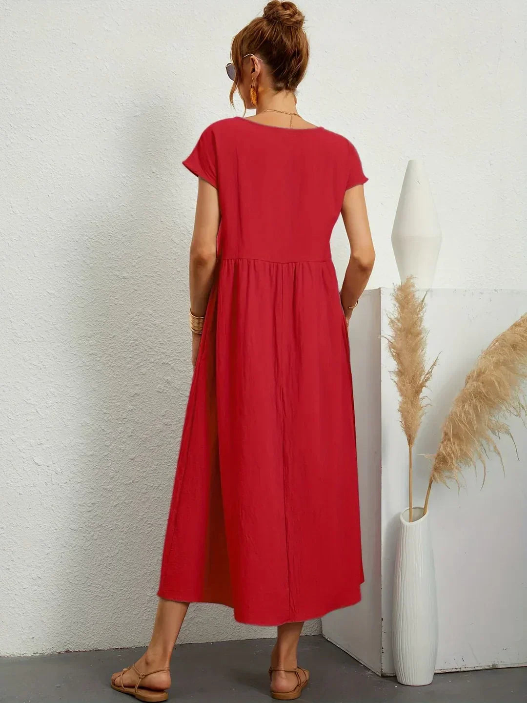 Women's summer casual elegant midi dress, flowy design for comfortable and versatile styling.